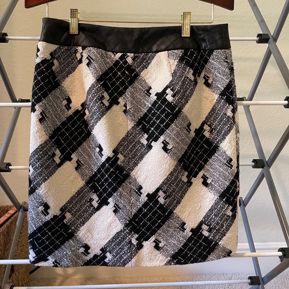 White House Black Market Black/White winter mini